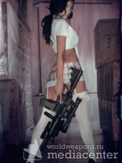 Девушки с оружием. Assault Rifle. Girls, womens with guns.